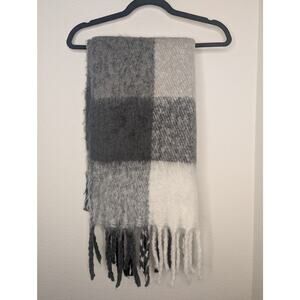 Steve Madden Chunky Cozy Thick Checkered Black White Scarf